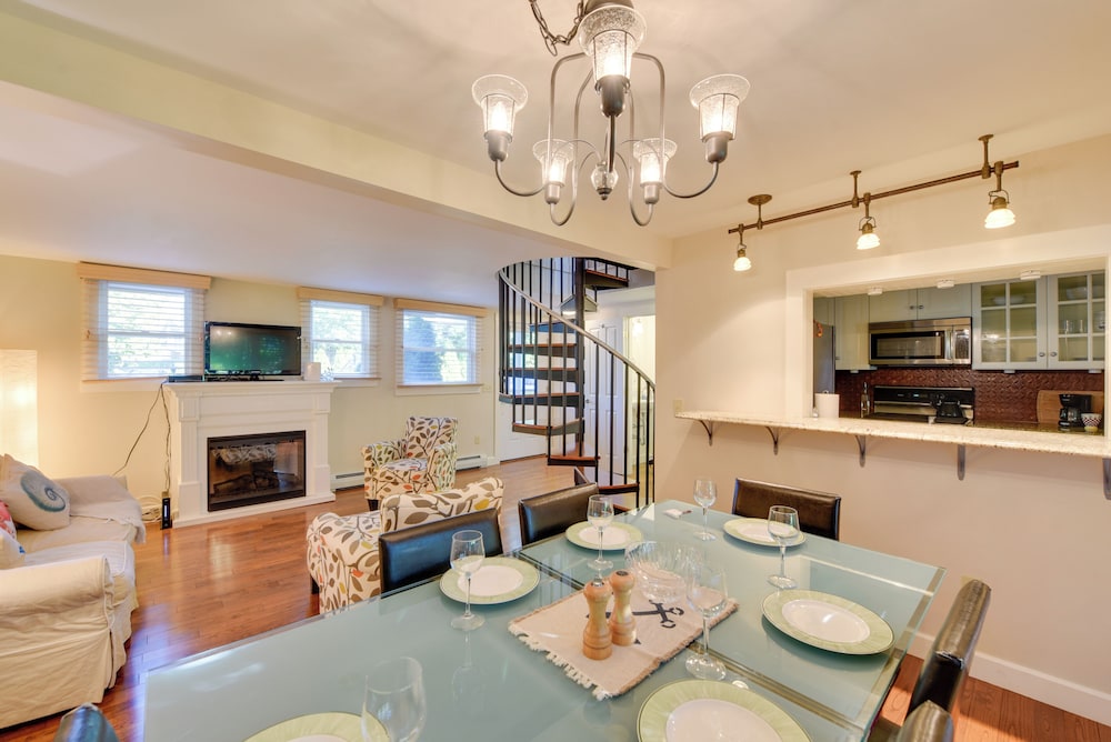 Stroll to Commercial St Coastal Retreat with Patio — 4-Star Luxury Hotel in Provincetown, United States