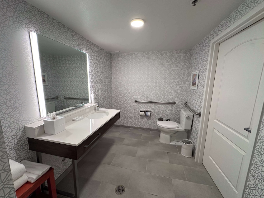 Hampton Inn Fremont - photo 26