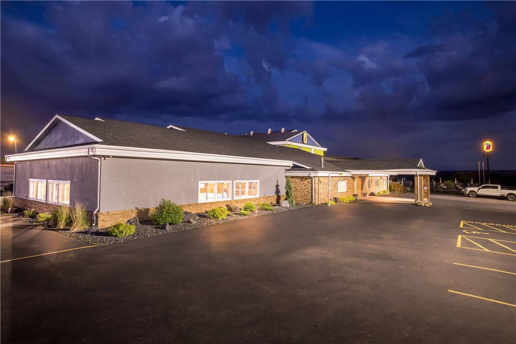 Super 8 by Wyndham Osseo WI - photo 7