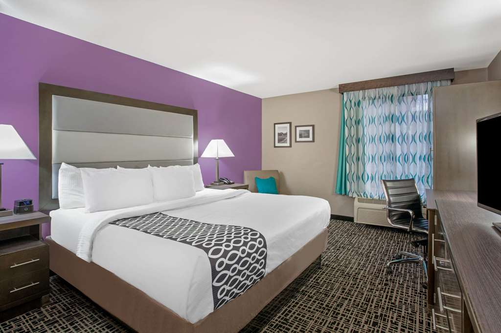 La Quinta Inn by Wyndham Radford - photo 16