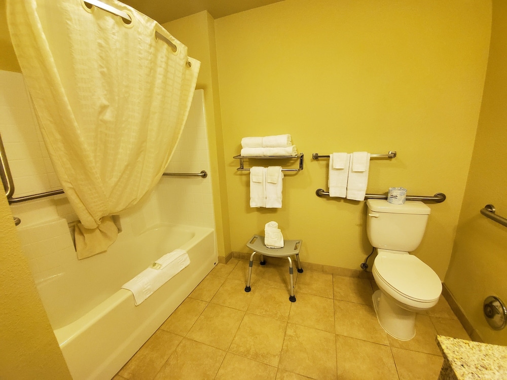 Cobblestone Inn & Suites Kersey - photo 23
