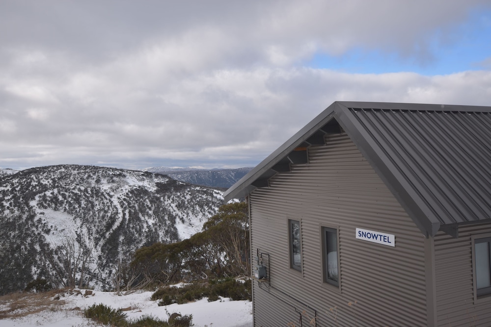 Higgi Drive 4 - carbon neutral hotel in Hotham Heights