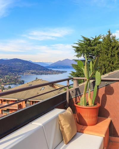 Casa Giacomo — 4-Star Luxury Hotel in Arona, Italy