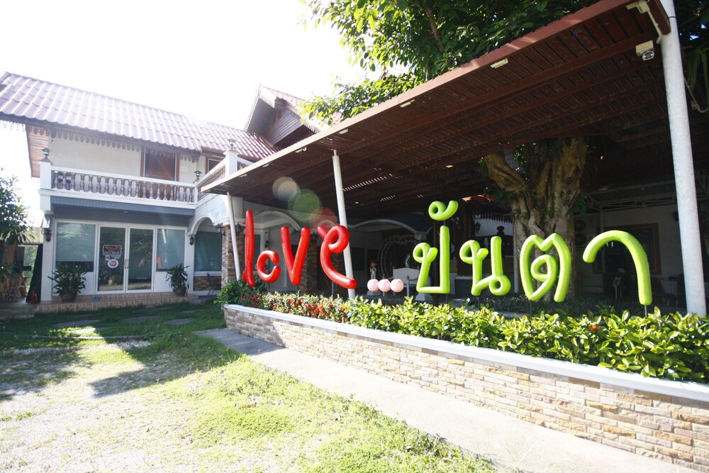 Panta Resort - carbon neutral hotel in Thoeng