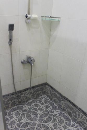 Guest House on Gia Abesadze Street