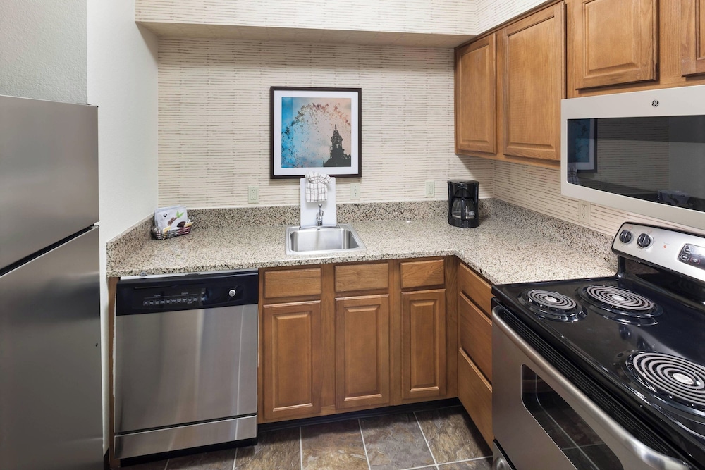 Residence Inn by Marriott Kansas City Country Club Plaza - photo 9