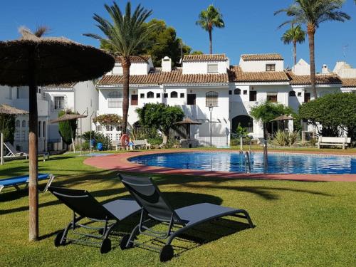 Modern House with large pool — 4-Star Luxury Hotel in Estepona, Spain