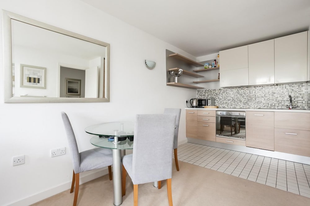 Central London 2 bed Apartment — 4-Star Luxury Hotel in London, United Kingdom