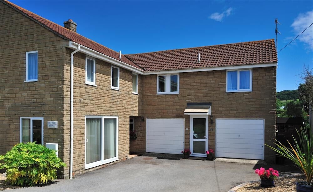 Bridge House Apartment — 4-Star Luxury Hotel in Charmouth, United Kingdom