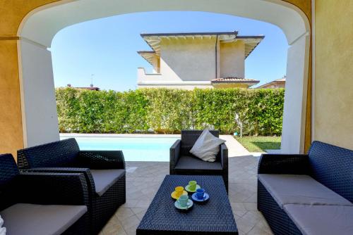 Villa Iris — 4-Star Luxury Hotel in Manerba Del Garda, Italy