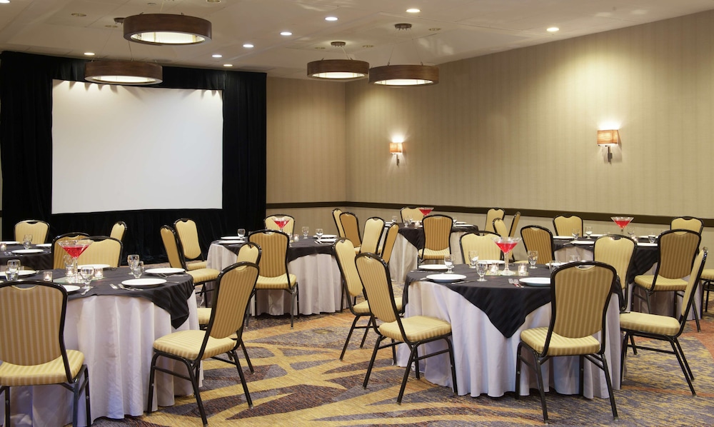 Embassy Suites by Hilton Seattle Bellevue - photo 57