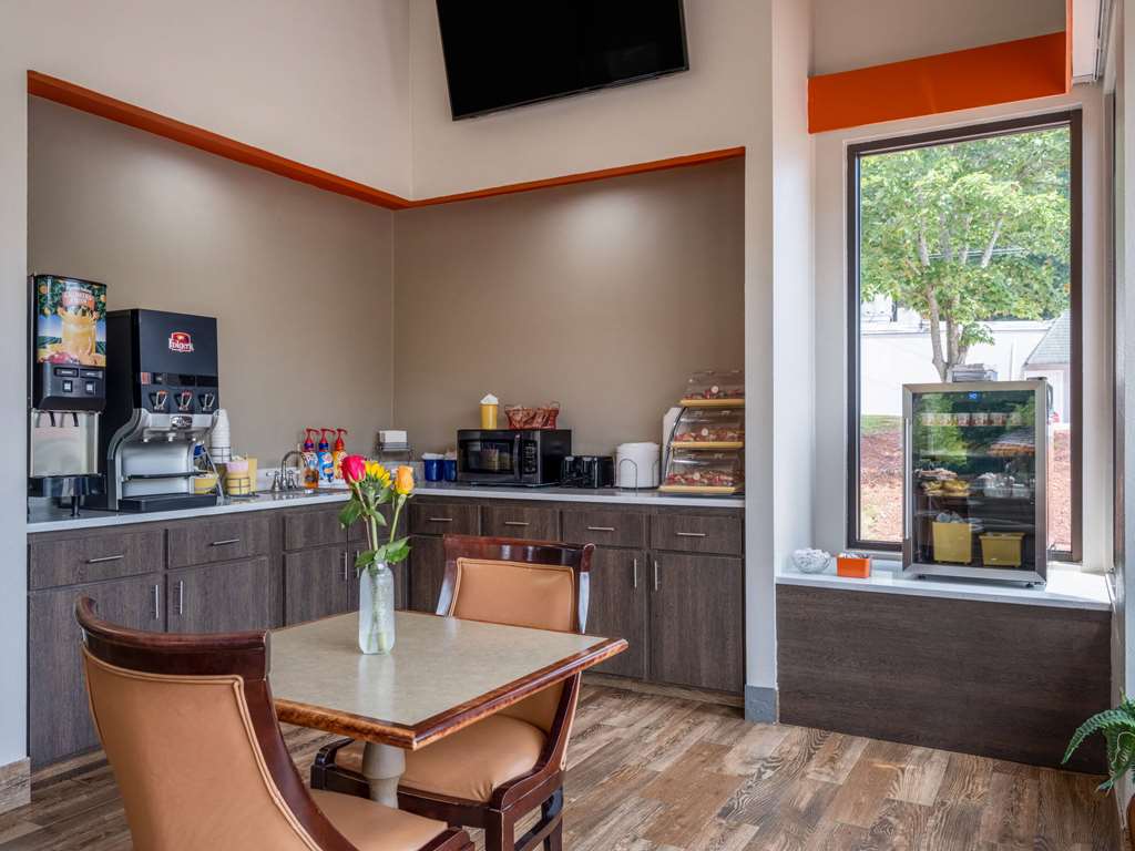 Days Inn by Wyndham Clemson - photo 23