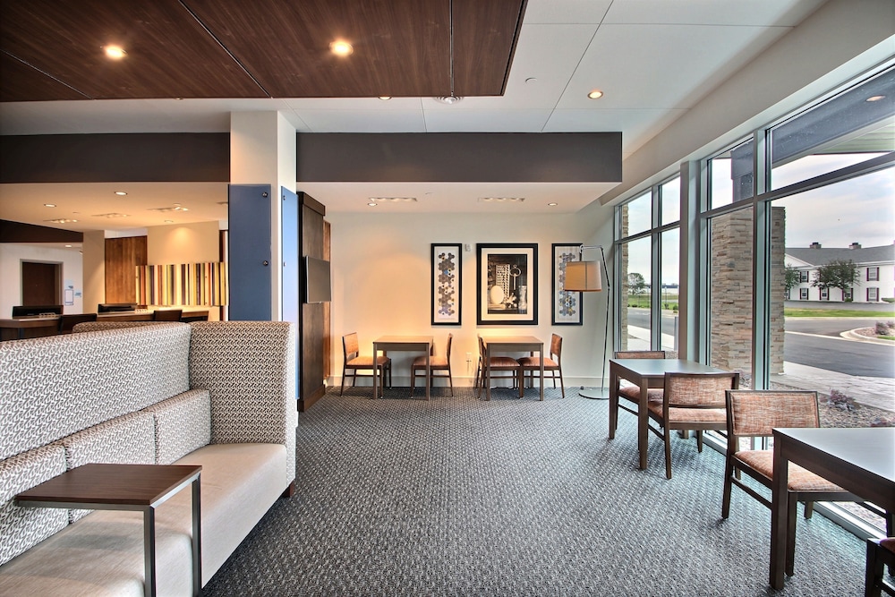 Holiday Inn Express & Suites Fond Du Lac by IHG - photo 51