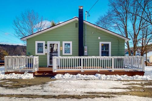 Strollski Cottage — 4-Star Luxury Hotel in Ludlow, United States