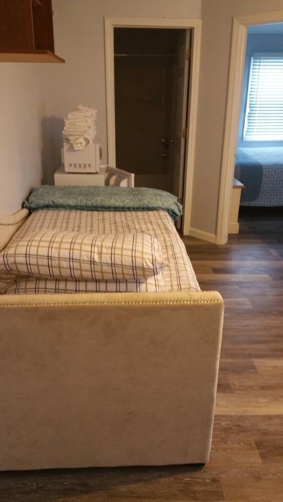 12 Ashworth Ave - photo 8