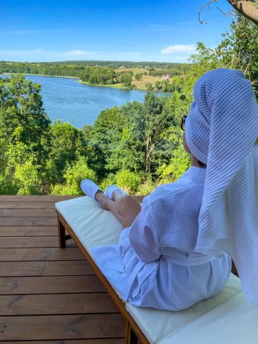 Zloty A Skromny Ogrodzony Domek Z Jacuzzi I Widokiem Na Jezioro — Gorzno