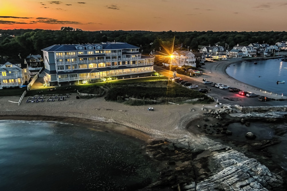 Madison Beach Hotel - photo 2