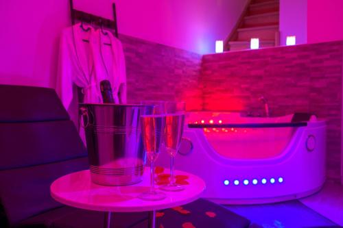 Love Room Suite romantique avec spa privatif — hotel in Le Puy-En-Velay