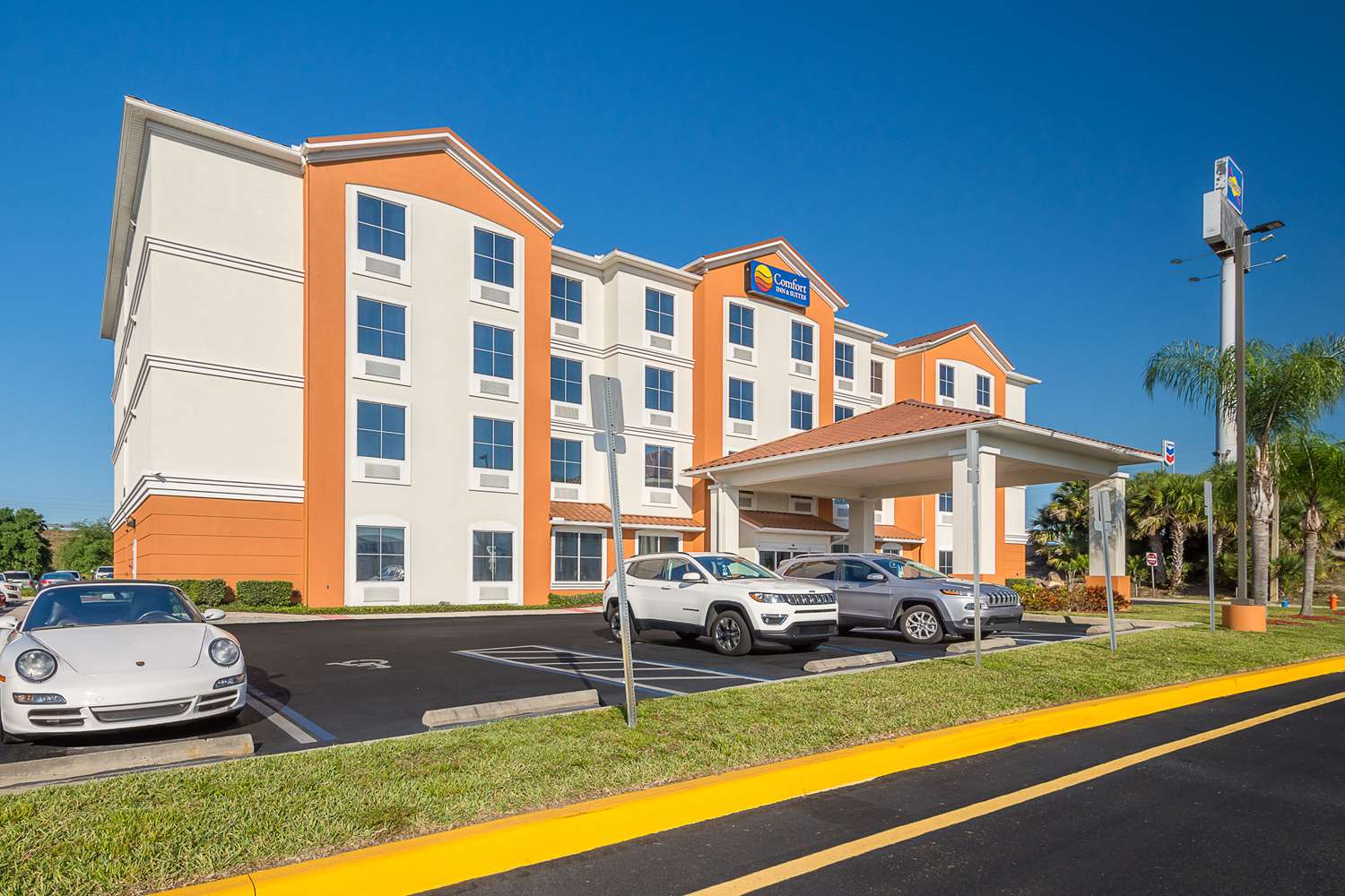 Comfort Inn and Suites Maingate South - photo 21