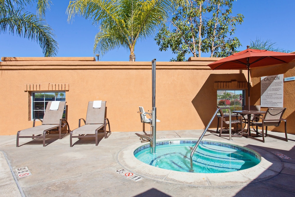 Holiday Inn Express & Suites Corona by IHG - photo 20