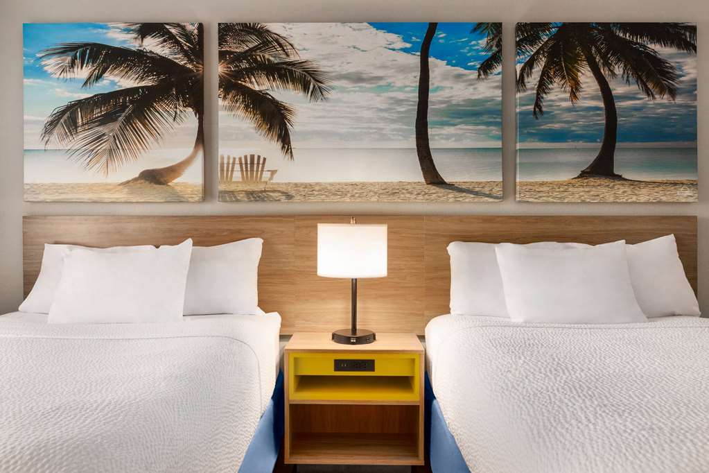 Days Inn by Wyndham Miami Airport North - photo 32
