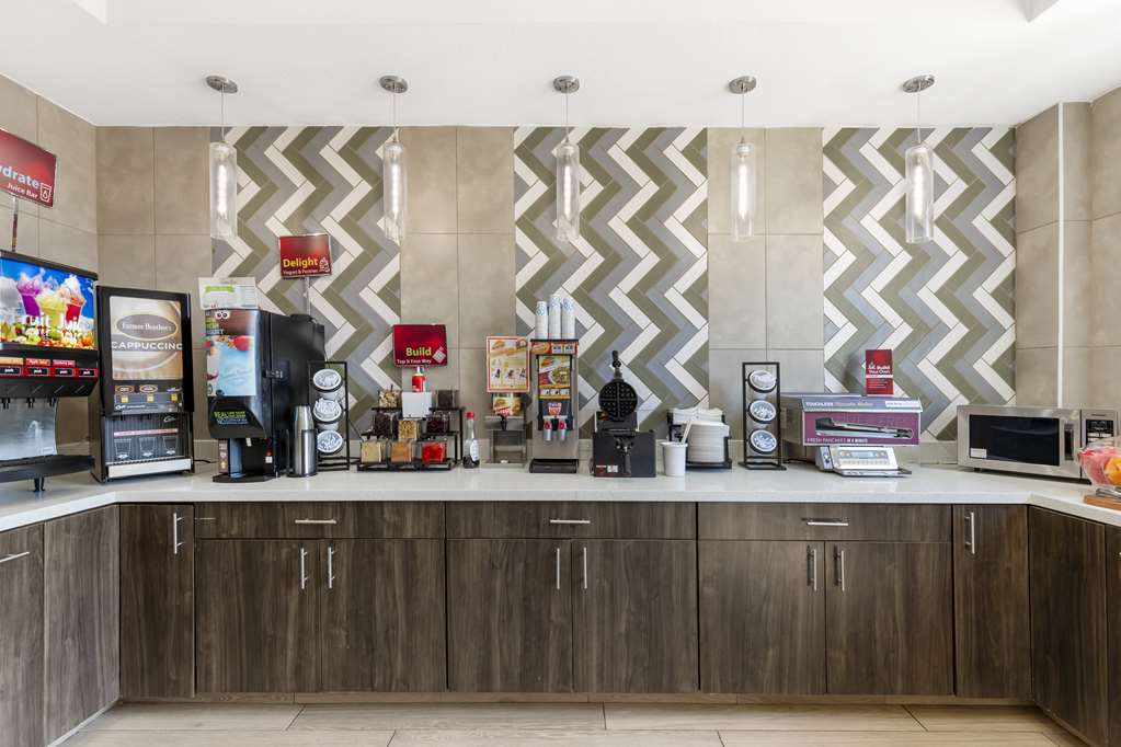 Best Western Plus Des Moines West Inn & Suites - photo 43