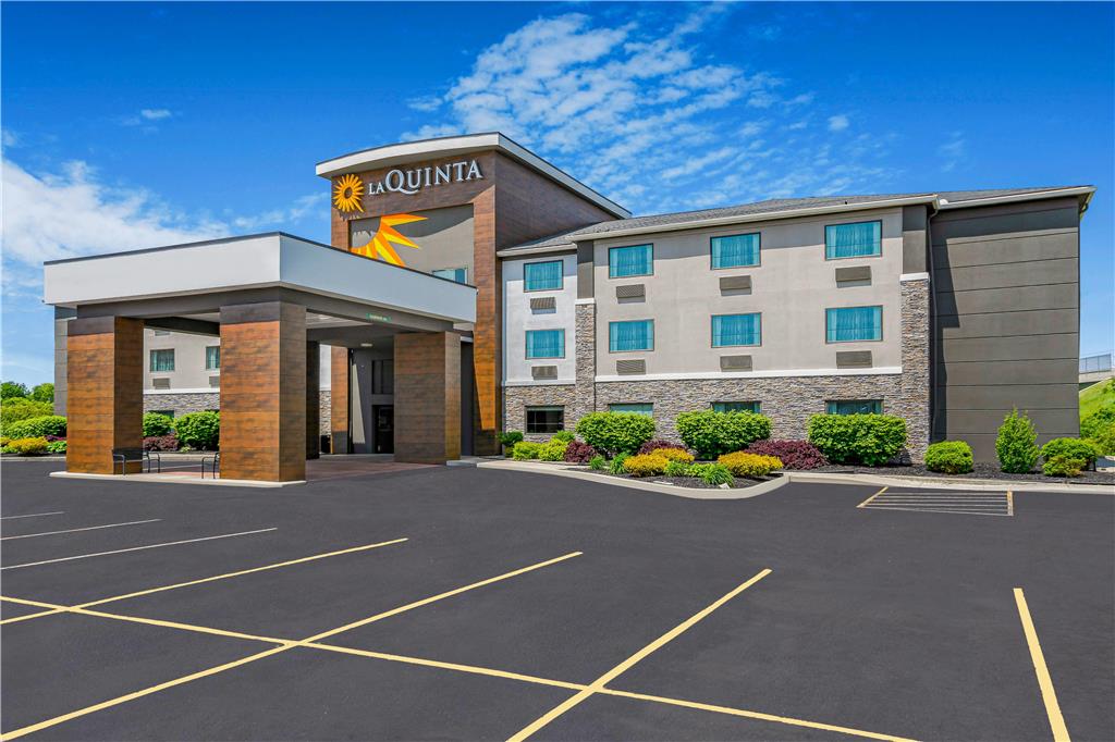 La Quinta Inn & Suites by Wyndham Batavia - photo 2