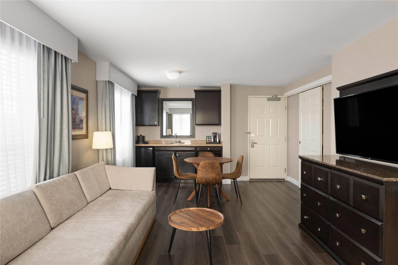 La Quinta Inn & Suites by Wyndham Paso Robles - photo 37