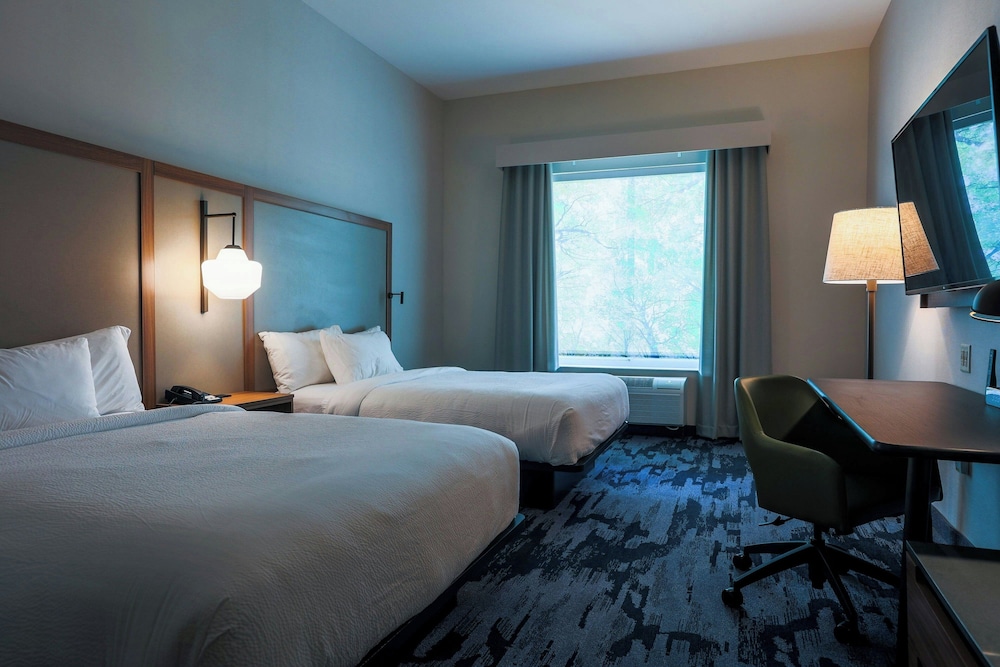 Fairfield Inn & Suites by Marriott Marquette - photo 20