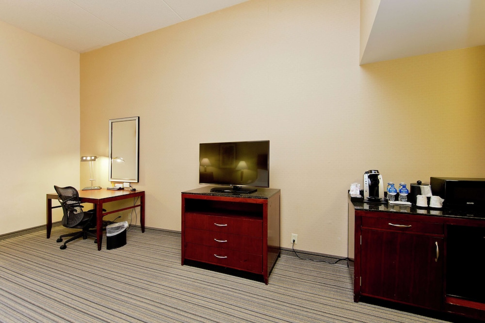 Hilton Garden Inn Winchester - photo 25