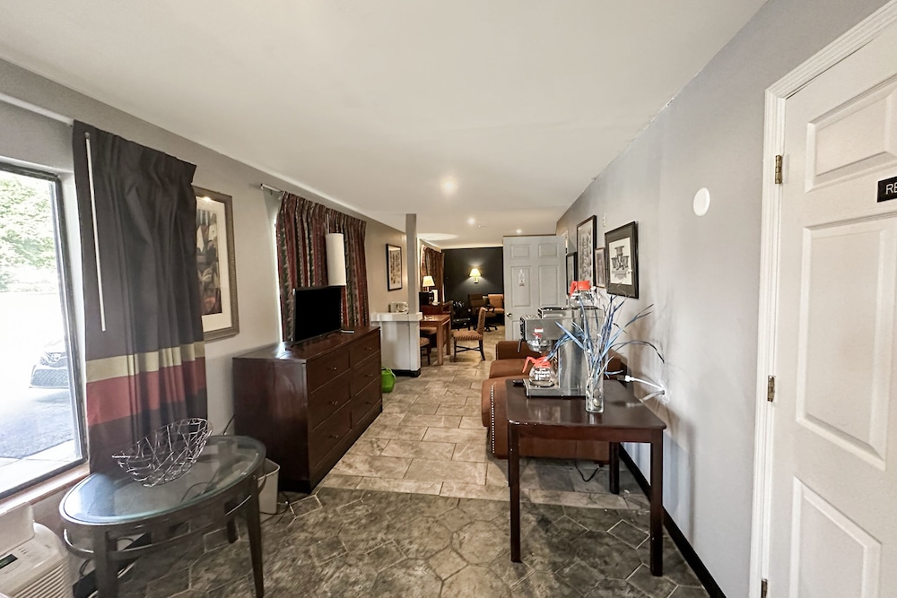 Executive Inn Ridgeway I 77 - photo 20
