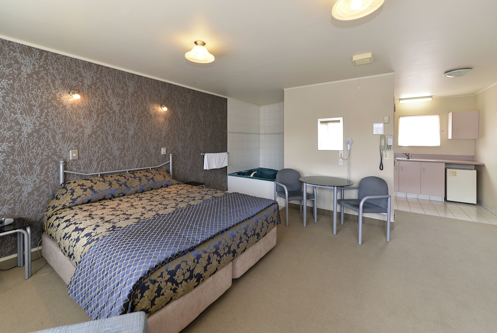 Geneva Motor Lodge — 4-Star Luxury Hotel in Rotorua, New Zealand