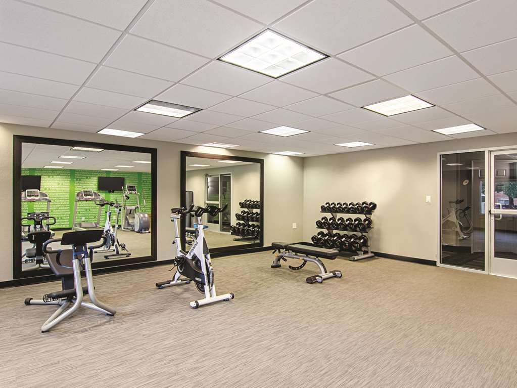 La Quinta Inn & Suites by Wyndham Denver Airport DIA - photo 13