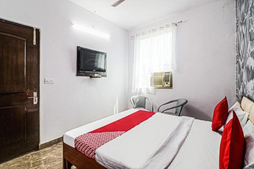 OYO Flagship 82749 Hotel Royal Rooms in Faridabad, India