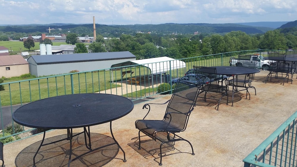 Huntingdon Motor Inn - photo 20