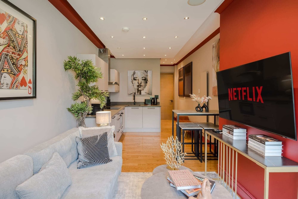 Elegant 1 Bed Apartment by Bloomsbury Square — 4-Star Luxury Hotel in London, United Kingdom