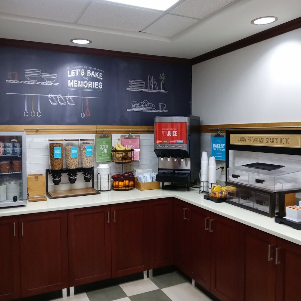 Hampton Inn and Suites Kokomo - photo 39