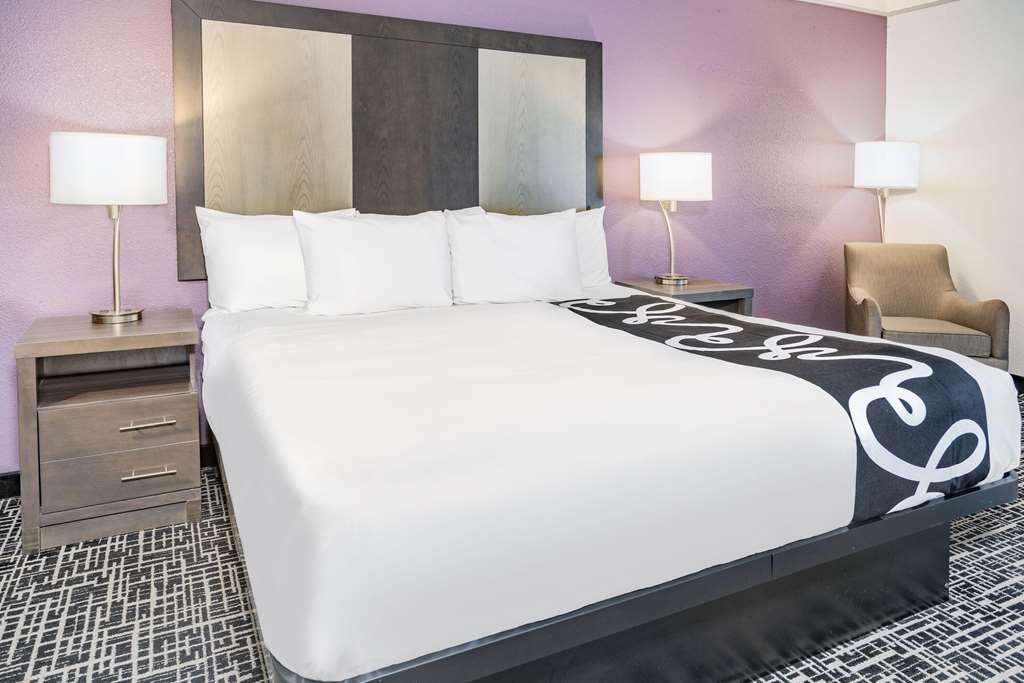 La Quinta Inn & Suites by Wyndham Norfolk - photo 16