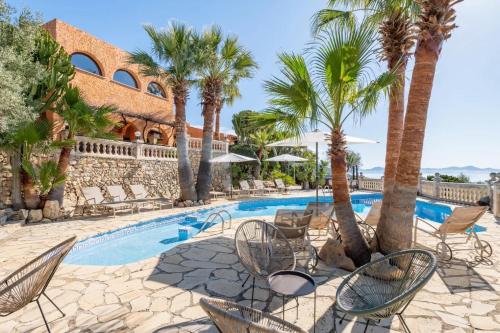 Villa Oscols — 4-Star Luxury Hotel in Alcudia, Spain
