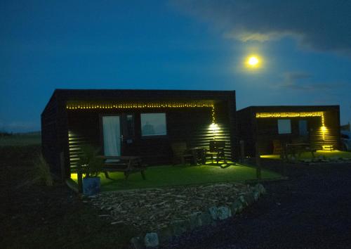 The Windy Roost - carbon neutral hotel in Unknown City