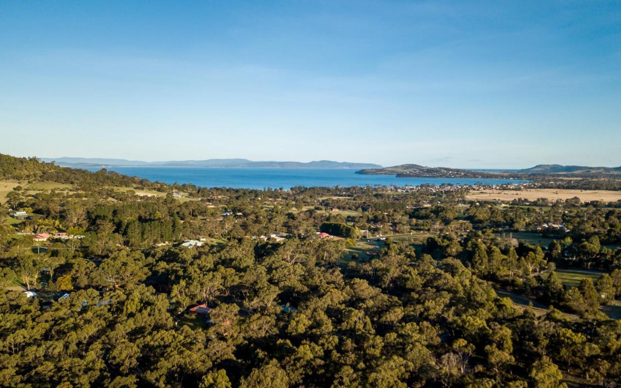 Acton Park Holiday Units — 4-Star Luxury Hotel in Acton Park, Australia