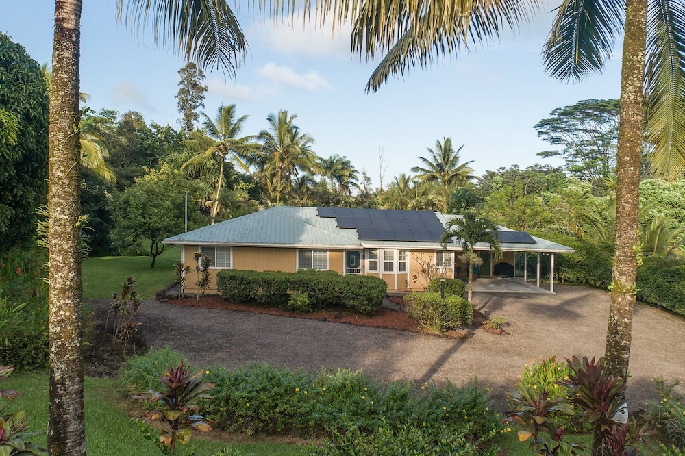 Hale O Makani home — 4-Star Luxury Hotel in Kea'au, United States