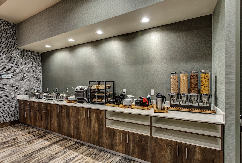 Hilton Garden Inn Topeka - photo 25