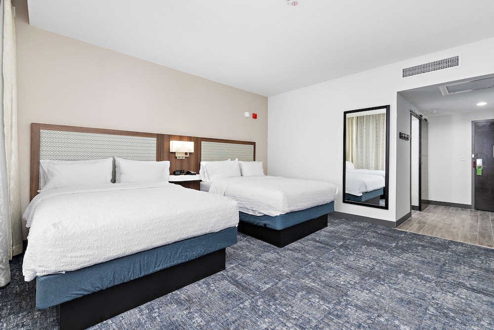 Hampton Inn Kansas City Downtown Financial District - photo 13