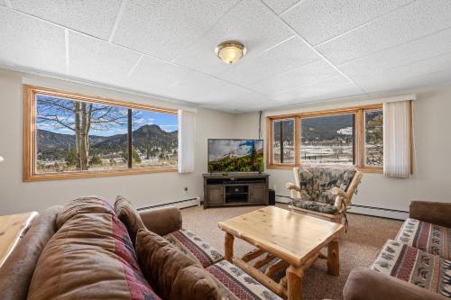 Lily Mountain Lodge Amazing Mountains Views Private Hot Tub Great Location — 4-Star Luxury Hotel in Estes Park, United States