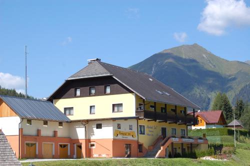 Alpenhotel & Aparthotel Lanz in Hohentauern, Austria