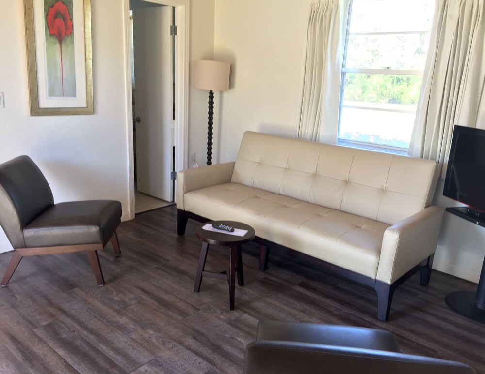 Surf Studio Beach Resort - photo 29