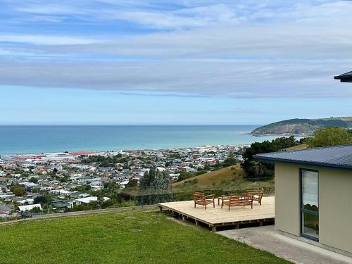 Panoramic Sea & Town View Oamaru 睁眼即见太平洋 I 躺观日月同辉 in Oamaru, New Zealand