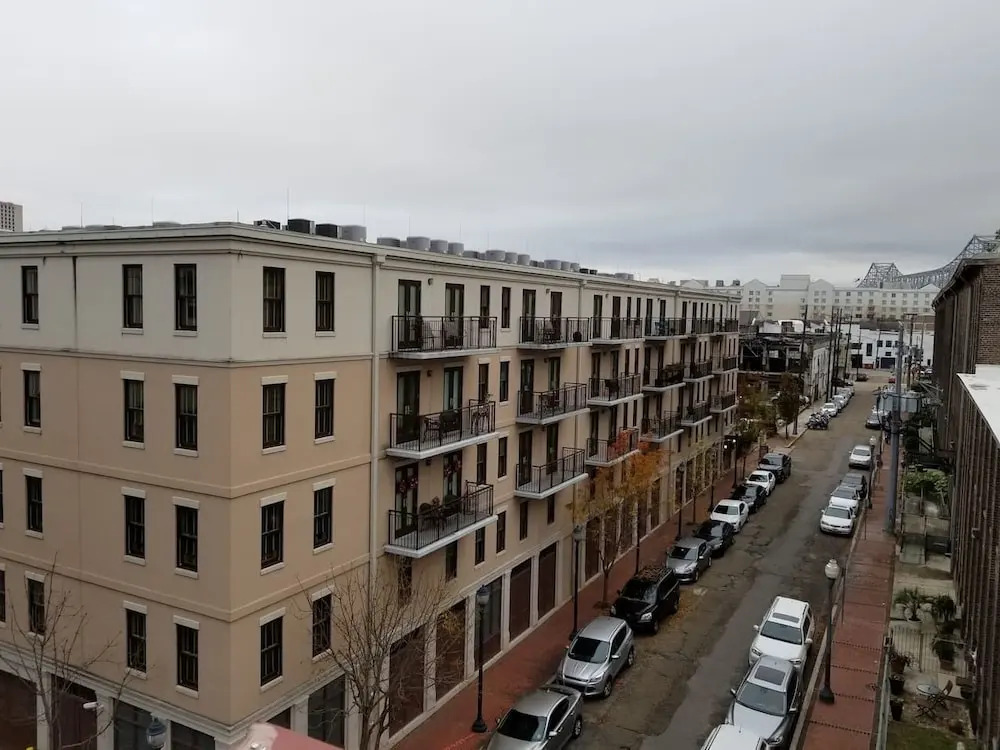 Gorgeous 3br 2ba Industrial Apt in Nola by Domio — 4-Star Luxury Hotel in New Orleans, United States
