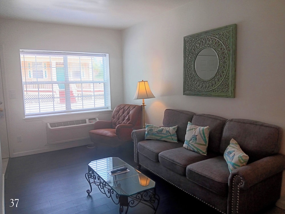 The Cozy Inn - photo 49